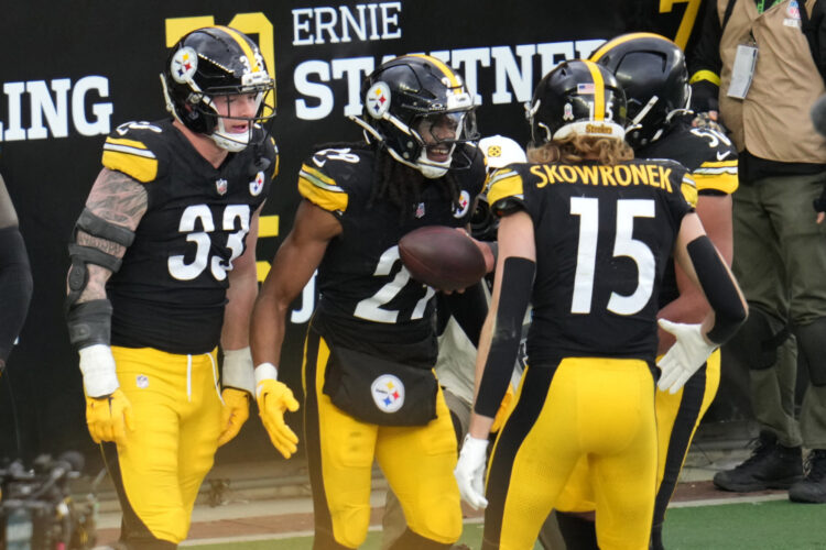 Steelers score two defensive TDs to top Bengals